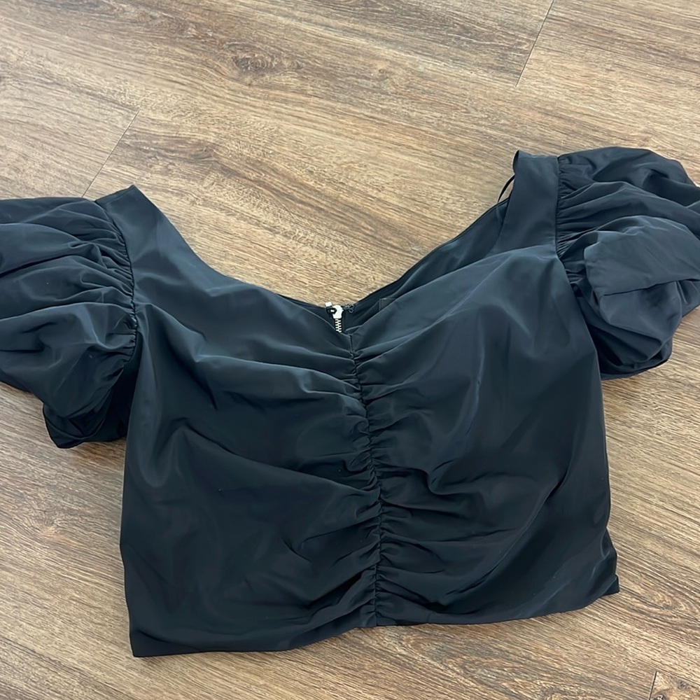 Black bubble sleeve top